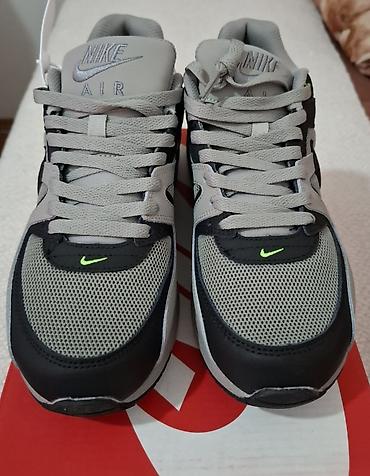 Patike: Nike Air Max – muške patike Model: CT Veličina: US 10 / UK 9 / EU — 4