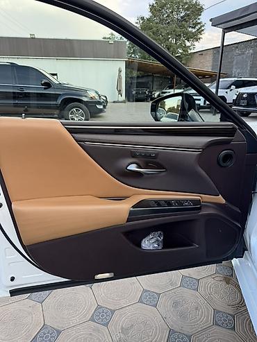 для авто: Lexus ES: 2020 г., 2.5 л, Вариатор, Гибрид, Седан — 7
