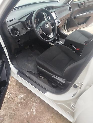 fielder: Toyota Corolla Fielder Hybrid – universal kuzovlu, ağ rəng. - Hibrid — 6