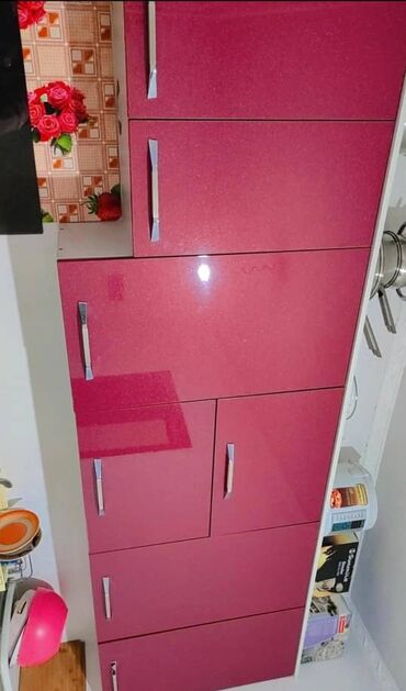 кухоные шкафы: Кухонный гарнитур, Шкаф, цвет - Красный, Б/у