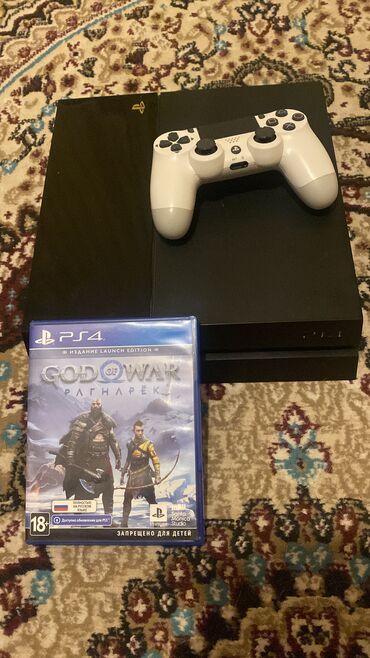 playstation 4 al: Playstation 4 standart 500 gb yaddas problemi yoxdur fan sesi arada