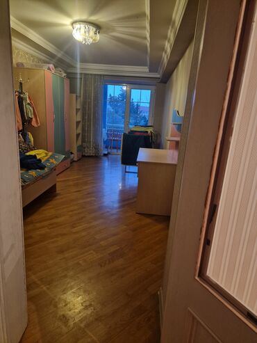 Uzunmüddətli kirayə mənzillər: Geniş və işıqlı mənzil – klassik üslubda tam mebel və texnika ilə — 3