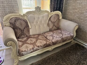 диван классика: Комплект мягкой мебели в классическом стиле: диван и два кресла. -