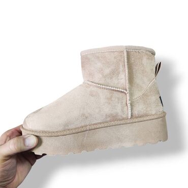 Ugg obuća: Ugg čizmice NOVO

Novo
Brojevi 36 do 41

fb Moja Kupovina 1 — 4
