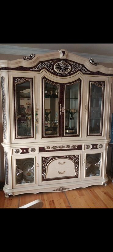 Dolablar: Açılan, 4 qapılı Düz dolab, Bufet