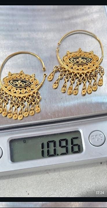 Zərgərlik əşyaları: Qızıl qədimi sırğalar.Digər adları: Heydəri, Talış, Səbət, Qırx düymə — 1