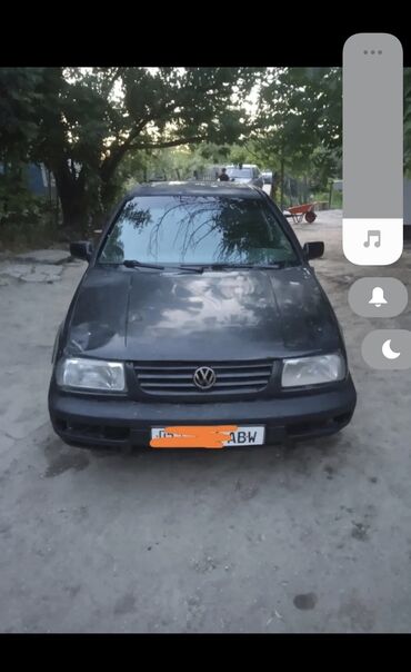 Volkswagen: Volkswagen Jetta: 1993 г., 1.8 л, Механика, Бензин, Седан