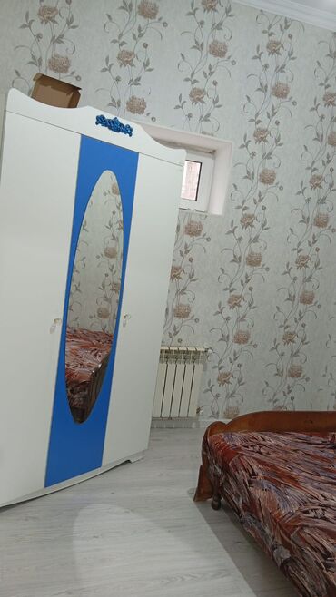 Uzunmüddətli kirayə mənzillər: Kirayə verilir: 2 otaqlı, mebel və məişət texnikası ilə təmin olunmuş — 5