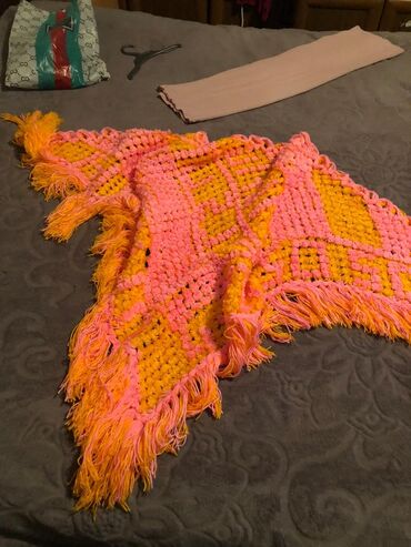 Köynək və bluzalar: Yaxalı, düyməli, qəhvəyi rəngli qadın bluzası. Üzərindəki relyefli — 5