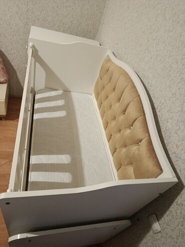 Beşiklər: Oğlan və qız üçün, Dördbucaq, Beşik, Dəst ilə, Matras ilə, Yellənmə mexanizmsiz
