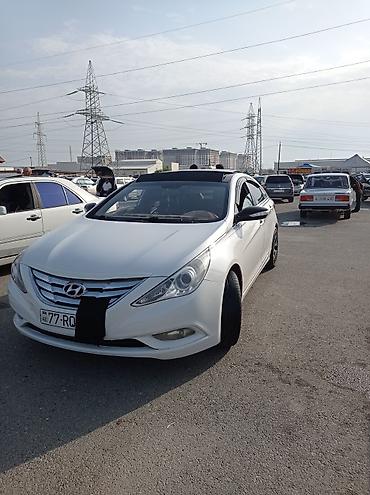 mersedes c 230: Hyundai Sonata (ağ rəng), sedan gövdə. - Güclü benzin mühərriki, ön — 2