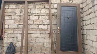 Giriş qapıları: Mənzil üçün İşlənmiş Giriş qapısı Çərçivə ilə, Zəmanətsiz, Ödənişli quraşdırma, Ünvandan götürmə — 5