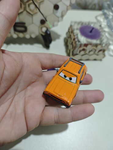 Oyuncaqlar: “Cars” (Maşınlar) animasiya filmindən ilhamlanan metal oyuncaq maşın — 8