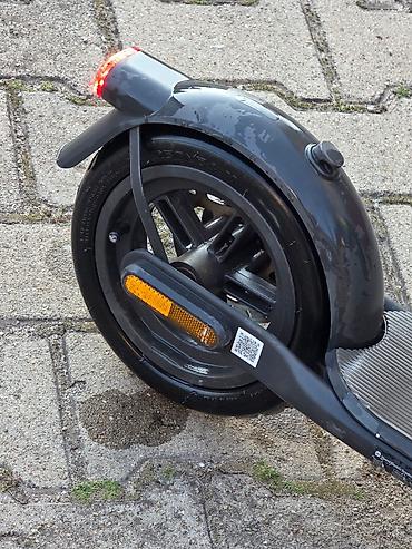Sports & Leisure: Prodajem Xiaomi električni trotinet 4, prve generacije. Trotinet je — 6