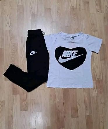 walkmax patike: Komplet NIKE majica i donji deo trenerke. -Bela majica kratkih rukava — 1