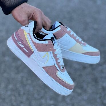 Patike: Nike air force shadow patike

Novo
Brojevi 36 do 46, zavisi od broja — 6