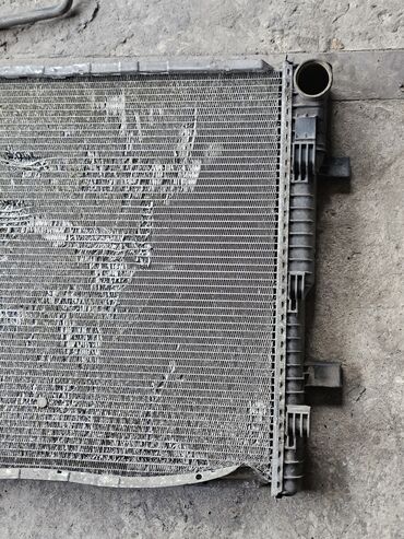 Радиаторы: Радиатор охлаждения двигателя Mercedes-Benz Atеgo, 2002г.в. Оригинал — 11