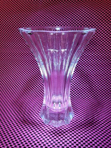 Vaze i saksije: Vaza, Staklo, Novo na lalafo.rs — 4 Vaze i saksije: Vaza, Staklo, Novo — 4