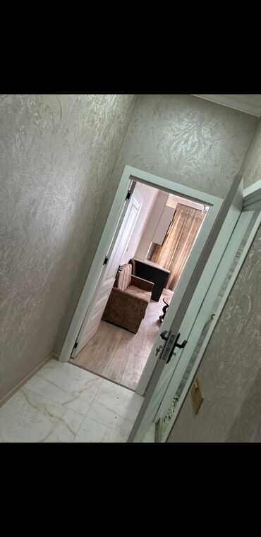 Uzunmüddətli kirayə mənzillər: Təmirli və səliqəli mənzil. Hamam və tualet yüksək keyfiyyətli