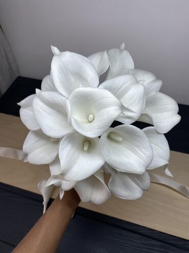 цветы невесты: Свадебный букет невесты из силиконовых калл. Выглядит как живые Цветы