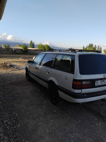 Volkswagen: Volkswagen Passat: 1989 г., 1.8 л, Механика, Бензин, Универсал