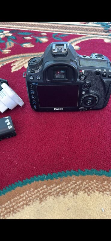 ноутбук blackview acebook 8: Цифровая зеркальная камера Canon EOS 5D Mark II с черным корпусом