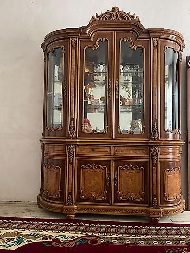 komotlar: Klassik qonaq otağı mebel dəsti – güzgülü komod və vitrin şkafı - — 5