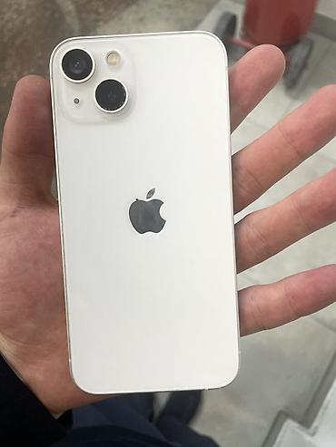 IPhone (белый), компактный корпус с плоскими гранями и стеклянной