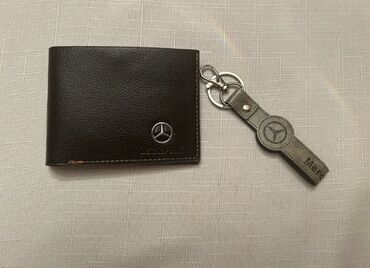 Çantalar: Qadın üçün portmanat və pulqabları satılır.Təzədir.Çeşidlər var.Real — 7