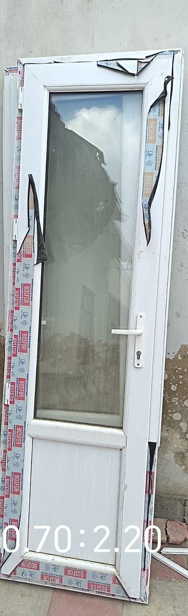 Qapı yaxşı vəziyyətdədir 2.20x70 sm