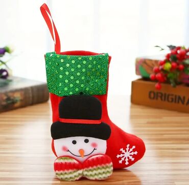 qapi ucun bezekler: Yeni il bəzəyi – asma şokolad/kiçik hədiyyə çorabı - Dizayn: Qırmızı