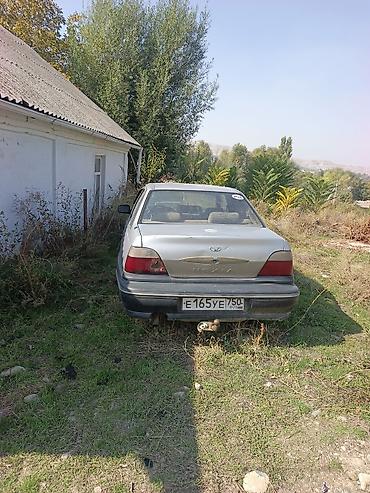 бампер на ланос: Daewoo Nexia, серебристый седан. Автомобиль 4-дверный, с пластиковыми — 1