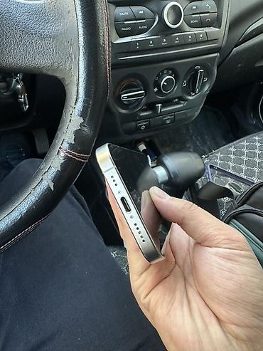 Apple iPhone: IPhone 15 Pro, Б/у, 256 ГБ, Серебристый, Чехол, Кабель, 80 % — 6