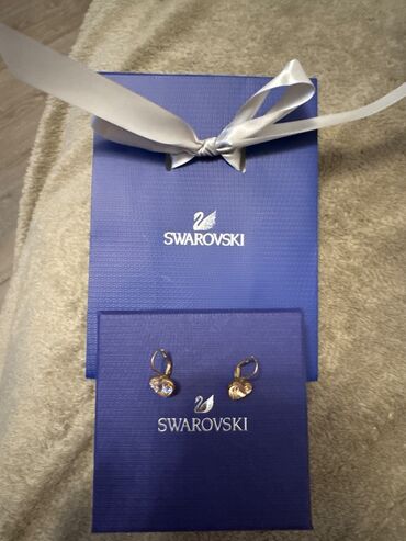 Swarovski orjinal, qutusu ve senedleri ile birlikde satilir
