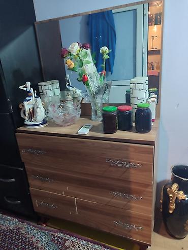 Güzgülü komod - Material: ağac teksturalı laminat. - Üst hissədə iri lalafo.az -da Güzgülü komod - Material: ağac teksturalı laminat. - Üst hissədə iri