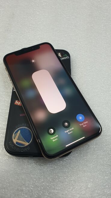 Apple iPhone: IPhone Xs, Б/у, 64 ГБ, Золотой, Чехол, 100 %