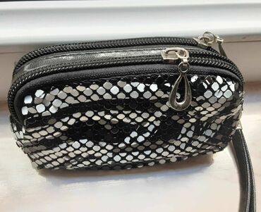 usta çantası: Cuzdan(kawelyok),olcusu 13 sm x 8 sm.yenidir,uzeri pariltilidir