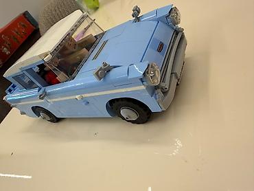 Konstruktorlar: LEGO Ford Anglia modeli – detal baxımından zəngin, açıq mavi rəngdə — 2