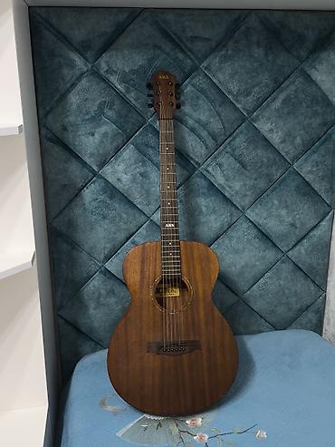 Saz: AKS akustik gitara + fender kabro + mediator. son qiymət 230₼.Ünvan — 10