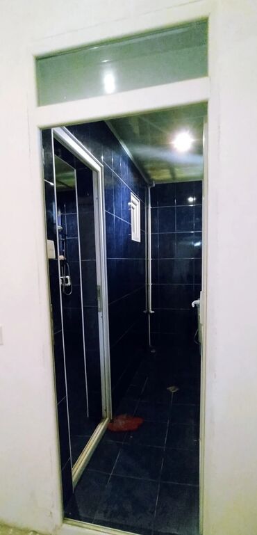 Otaqların uzunmüddətli kirayəsi: Geniş və işıqlı zal icarəyə təqdim olunur. Xüsusiyyətlər: - Açıq — 11