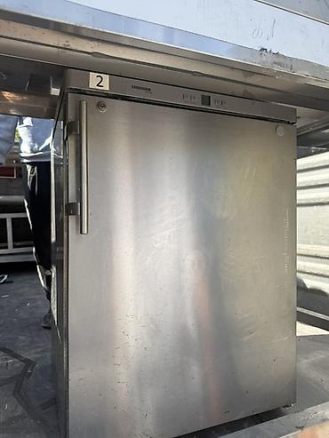 mini refrigerator: Компактный подстольный морозильник Liebherr из нержавеющей стали. - — 1