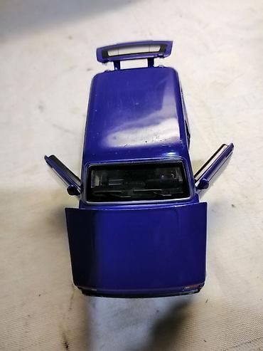 hobi auto: Auto Lada Niva oko 1:24 (13 cm.) fali z. levi zmigavac i pr — 2