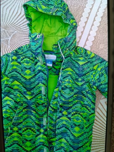 Верхняя одежда: Яркая детская зимняя куртка Columbia с капюшоном, для детей 8-12 лет — 11