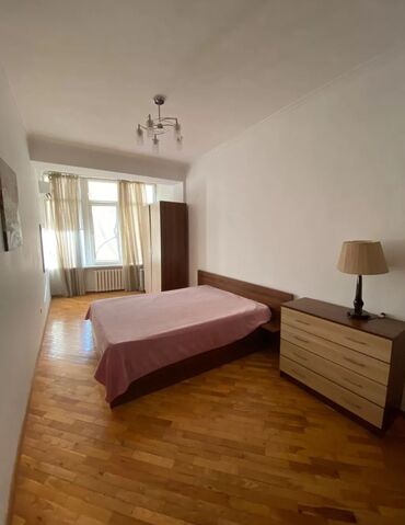 киевская тыныстанова: 3 комнаты, Агентство недвижимости, Без подселения, С мебелью полностью