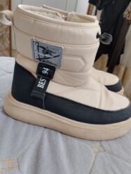 Uşaqlar üçün digər mallar: 2 defe geyinilib içi isti 34 razmer qış üçün sapaşki.Qiz üçün