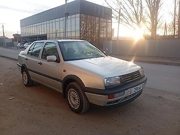 Volkswagen: Volkswagen Vento: 1993 г., 1.8 л, Механика, Седан — 2
