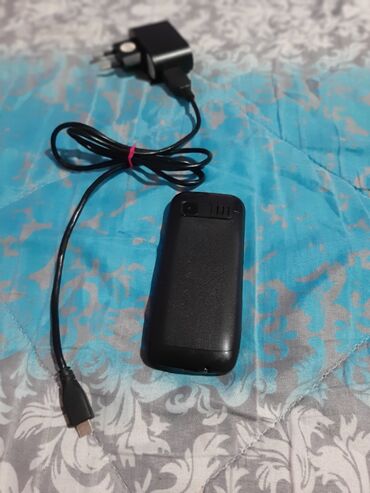 Ostali mobilni telefoni: Telefon Max Com ispravan telefon je na dve kartice i memorijska — 9