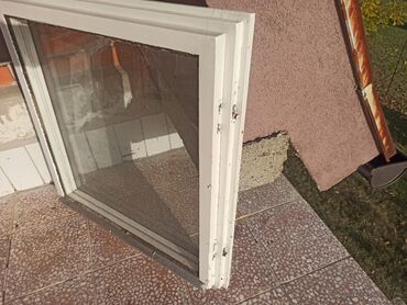 Prozori: Dva prozora bez okvira: veći 69x71,5cm duplo staklo i manji 50x47,5 — 10
