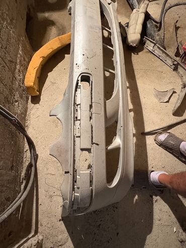 Bamperlər, buferlər: Xirda siniqlari var ve ekseriyyet ustundedi.shekildeki hamisini uygun — 3