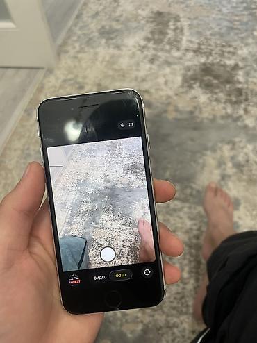 Apple iPhone: IPhone SE 2020, Б/у, 64 ГБ, Белый, Защитное стекло, 78 % — 3